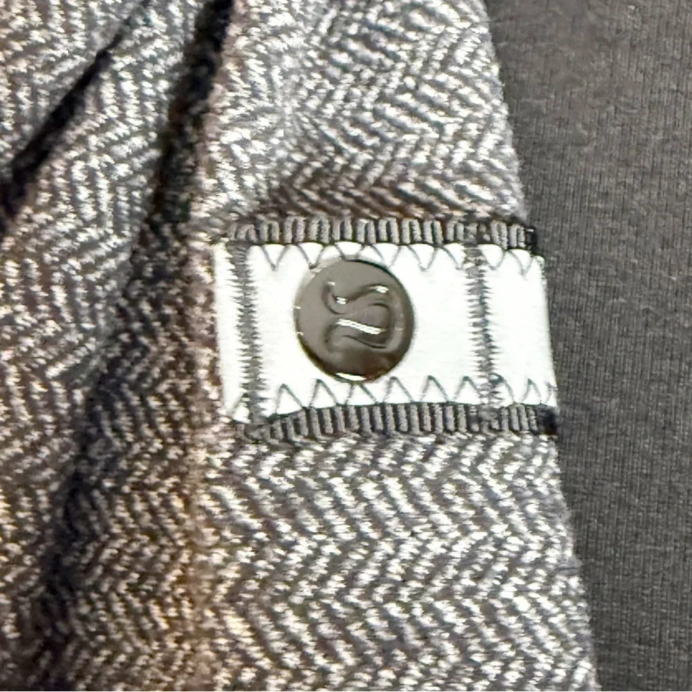 Lululemon Vinaysa Scarf in Grey Herringbone